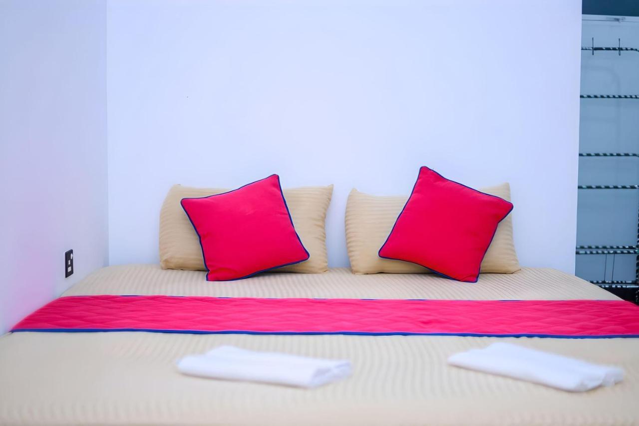 Royal Hub Hotel Kudapaduwa Luaran gambar