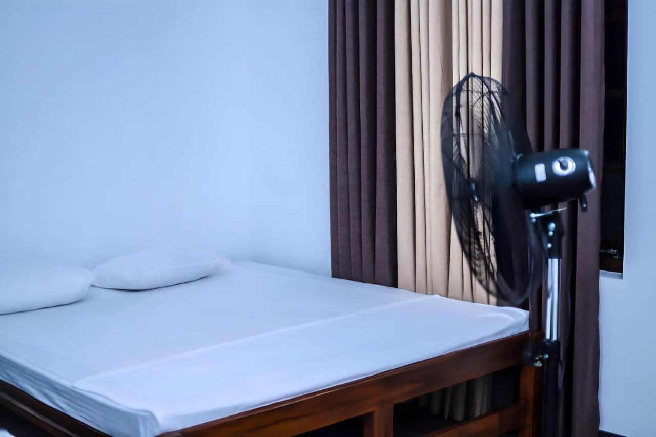 Royal Hub Hotel Kudapaduwa Luaran gambar