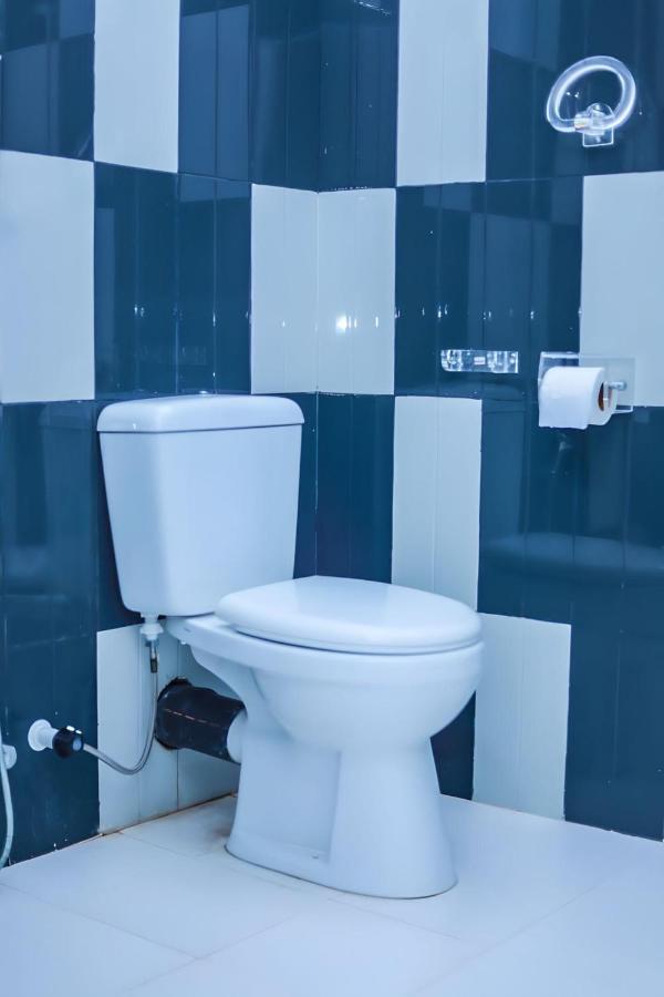 Royal Hub Hotel Kudapaduwa Luaran gambar