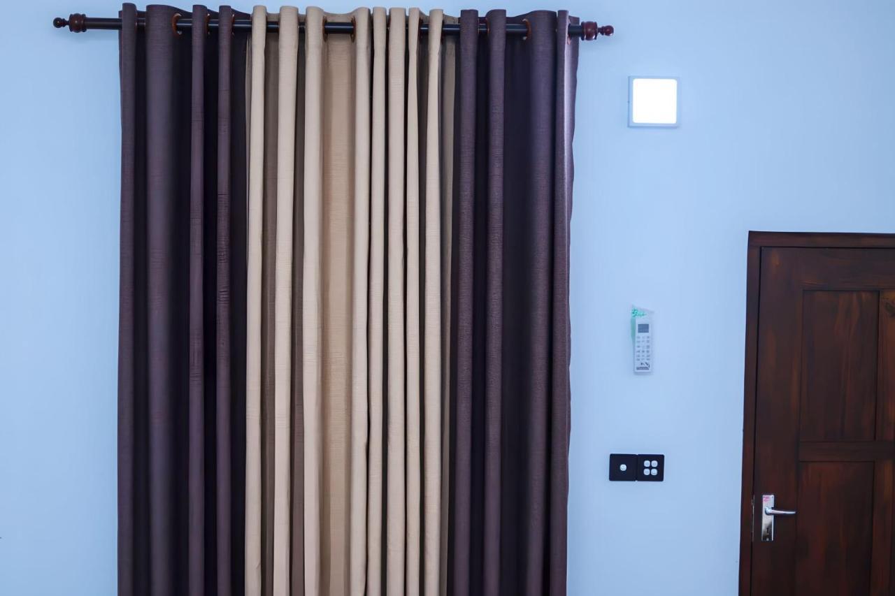 Royal Hub Hotel Kudapaduwa Luaran gambar