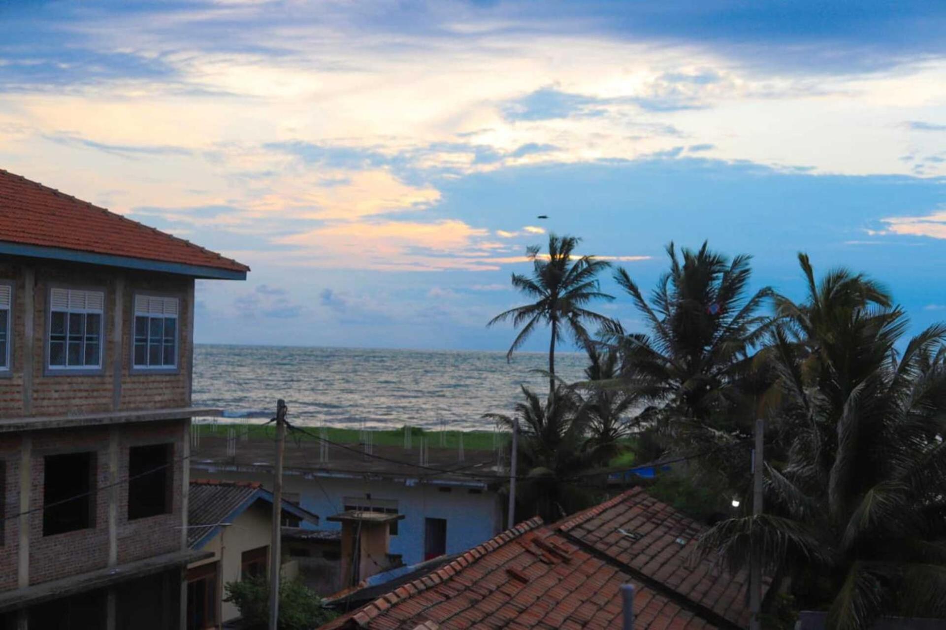 Royal Hub Hotel Kudapaduwa Luaran gambar