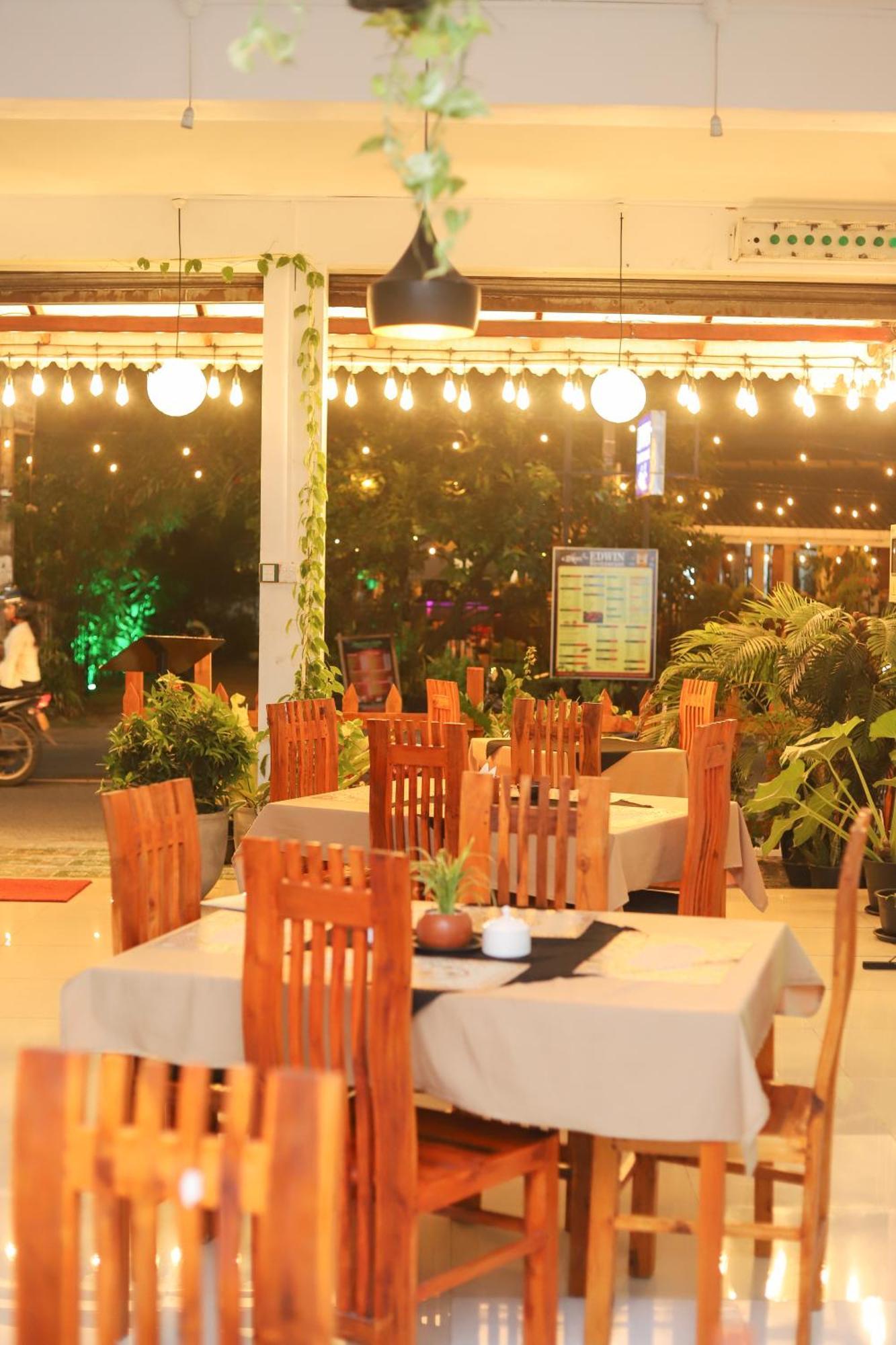 Royal Hub Hotel Kudapaduwa Luaran gambar
