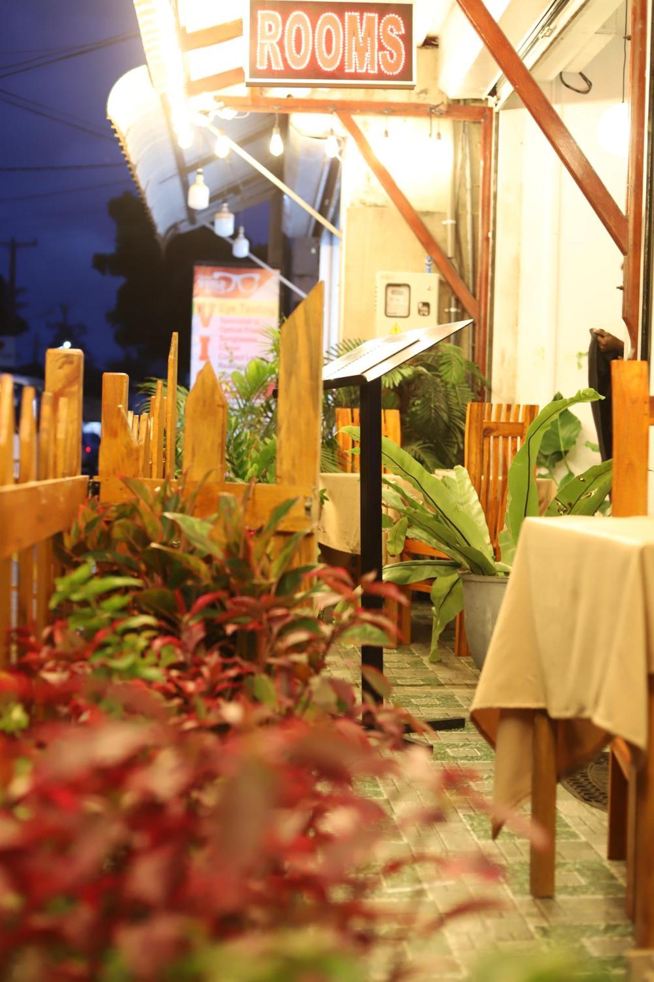 Royal Hub Hotel Kudapaduwa Luaran gambar