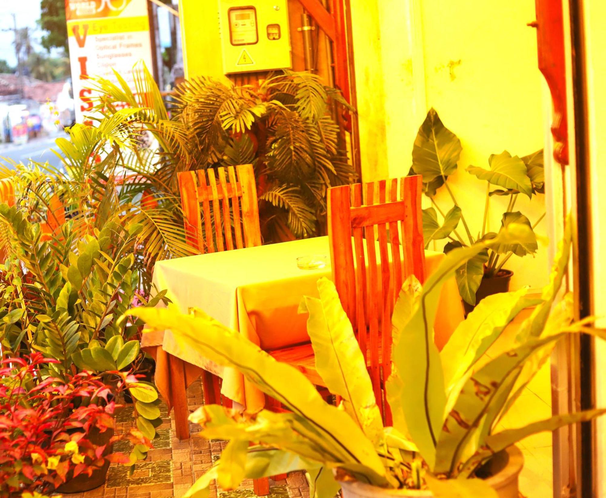 Royal Hub Hotel Kudapaduwa Luaran gambar